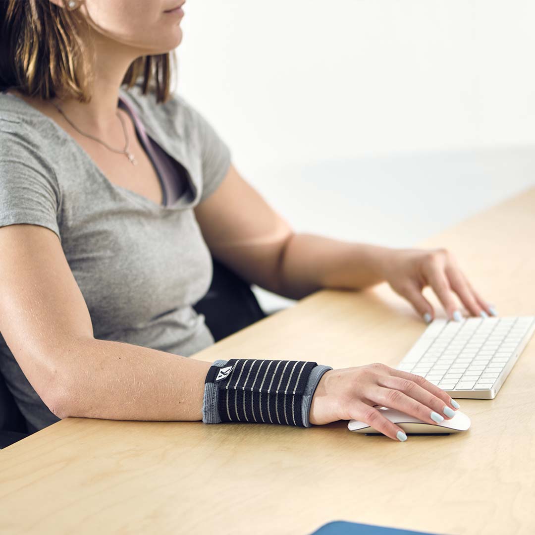 Active Elasticated Wrist Support (M/L) (RRP £5.99)