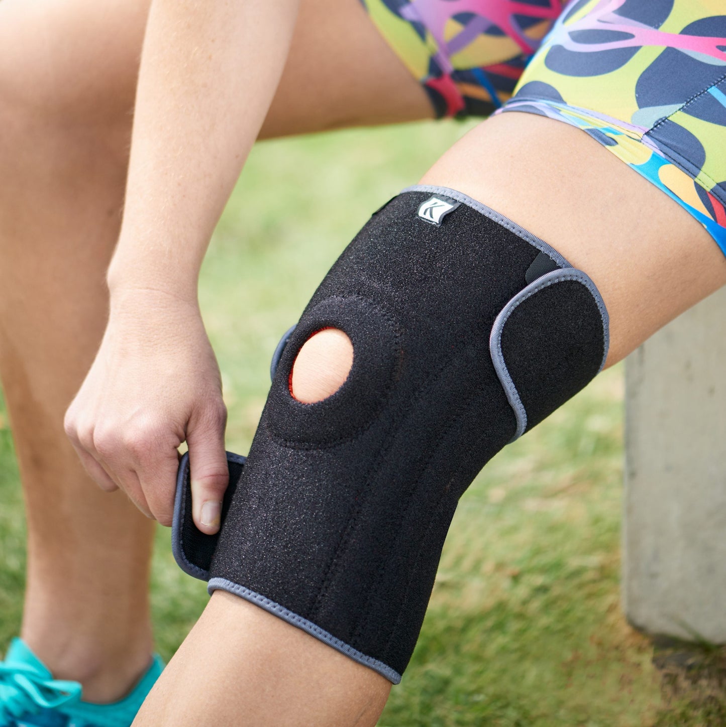 Aero-Tech Neoprene Knee Stabilizer (RRP £14.99)
